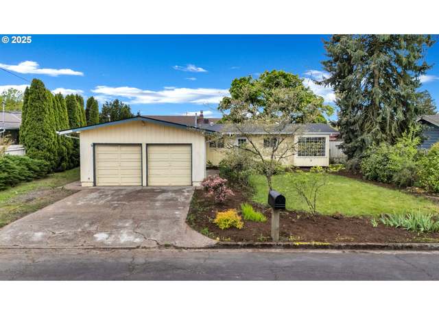 Property at 1904 E Laurel Dr, Newberg, OR 97132, 3 beds, 2 baths