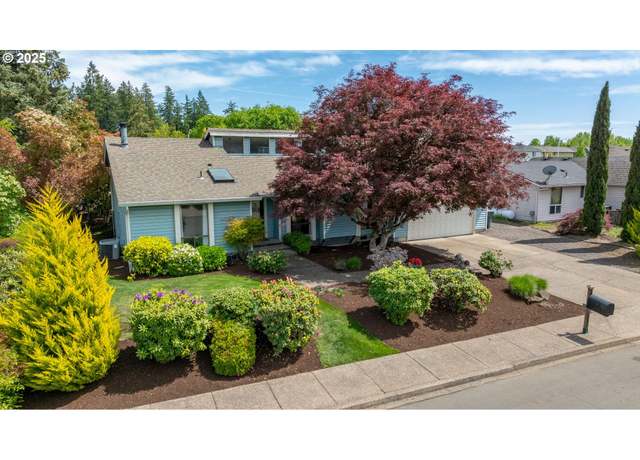 Property at 230 NE Kingwood St, Mcminnville, OR 97128, 3 beds, 2.5 baths
