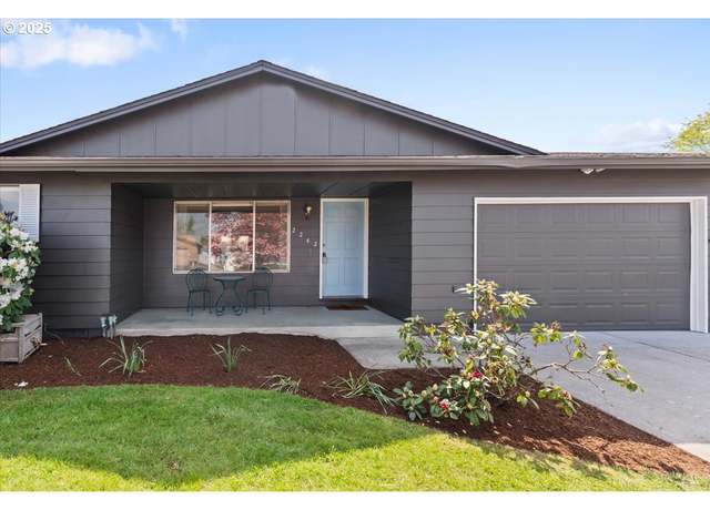 Property at 2242 W Hayes St, Woodburn, OR 97071, 2 beds, 1.5 baths