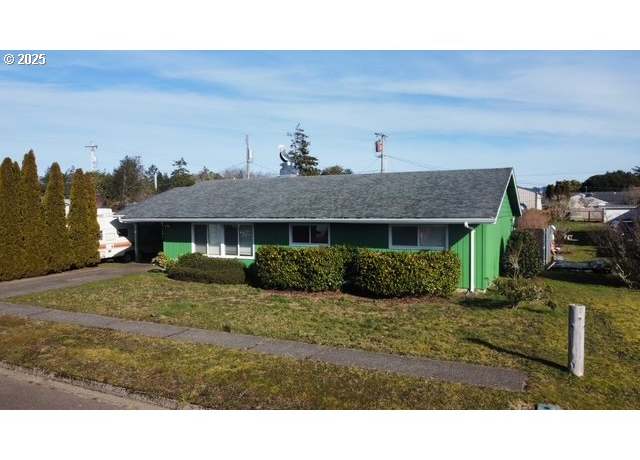 Property at 648 Juniper St, Florence, OR 97439, 3 beds, 2 baths