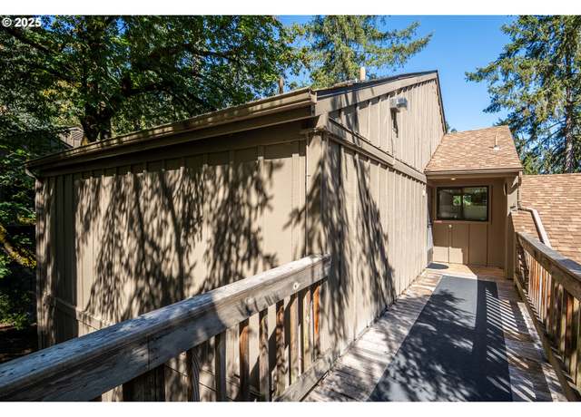 Property at 409 Stonewood Dr, Eugene, OR 97405, 2 beds, 2 baths