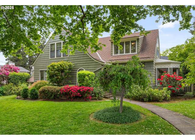 Property at 6637 SE 30th Ave, Portland, OR 97202, 4 beds, 3 baths