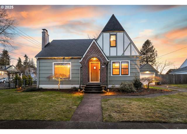 Property at 1520 12th St, Oregon City, OR 97045, 3 beds, 1.5 baths