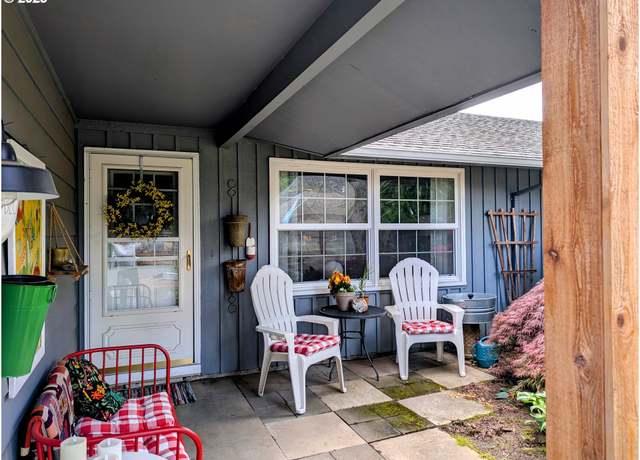 Property at 695 NW Towle Ave, Gresham, OR 97030, 3 beds, 2 baths