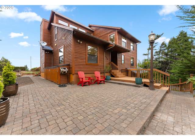 Property at 620 John Ave, Coos Bay, OR 97420, 4 beds, 3 baths