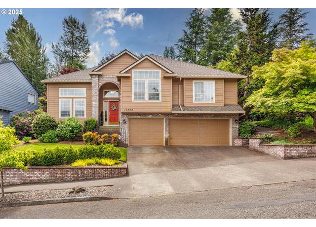 Property at 11544 SE Highland Loop, Clackamas, OR 97015, 4 beds, 2.5 baths