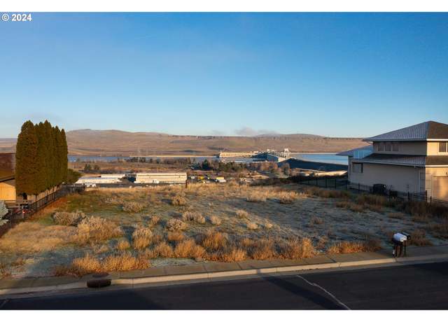 Property at 128 Rio Senda St, Umatilla, OR 97882