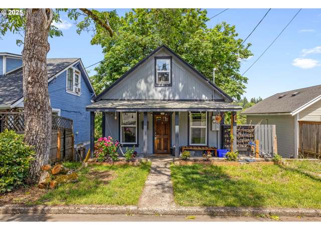 Property at 709 10th St, Oregon City, OR 97045, 3 beds, 2 baths