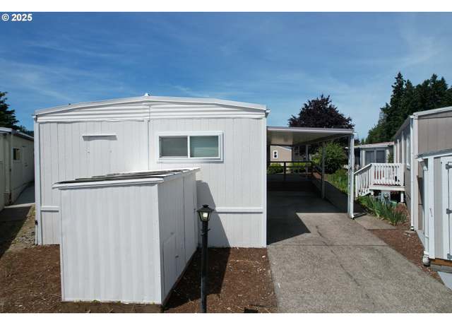Property at 11402 SW Royal Villa Dr, Portland, OR 97224, 2 beds, 2 baths