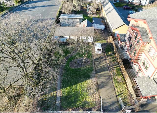 Property at 9737 NE Irving St, Portland, OR 97220, 1 bed, 1 bath