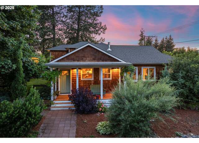 Property at 902 Elan Dr, Hood River, OR 97031, 3 beds, 3 baths
