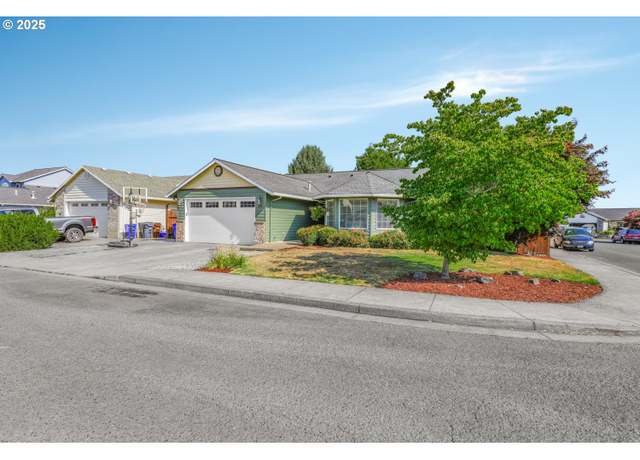 Property at 205 Probe St, Molalla, OR 97038, 3 beds, 2 baths