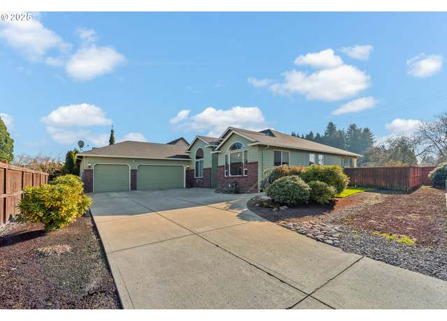 Property at 12003 NW 25th Ct, Vancouver, WA 98685, 5 beds, 2 baths