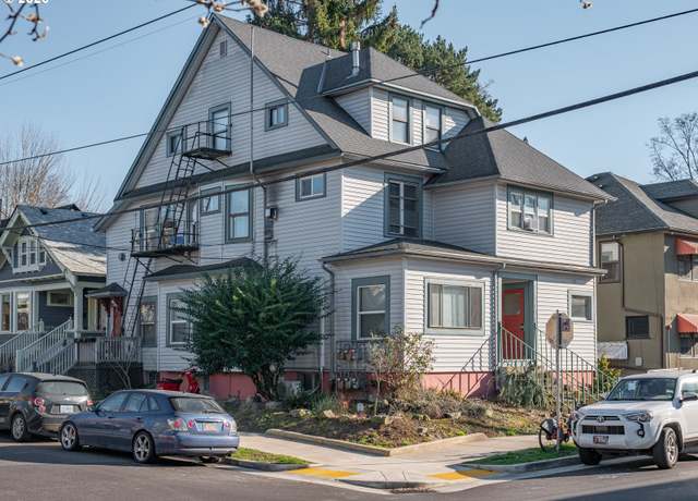 Property at 2312 SE Madison St, Portland, OR 97214, 6 beds, 5 baths