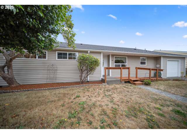 Property at 918 Noble Ave, Coos Bay, OR 97420, 3 beds, 1.5 baths