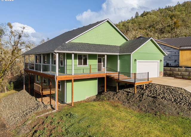 Property at 125 Sylvan Vista Ct, Roseburg, OR 97471, 4 beds, 4 baths