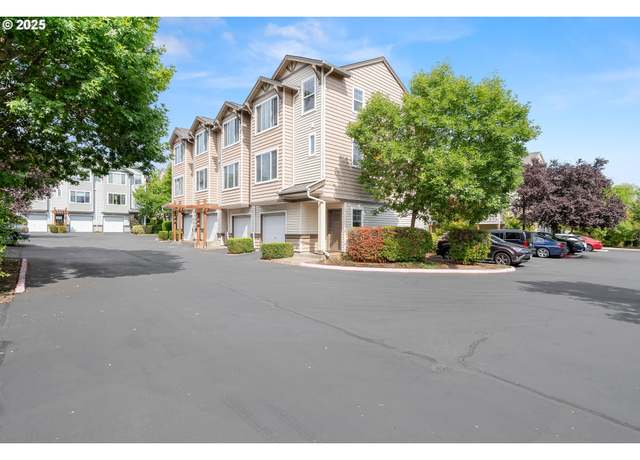 Property at 10792 NE Gateway Pl, Hillsboro, OR 97006, 2 beds, 2.5 baths