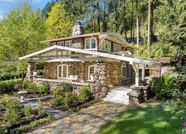 Property at 49 Briarwood Rd, Lake Oswego, OR 97034, 3 beds, 2.5 baths