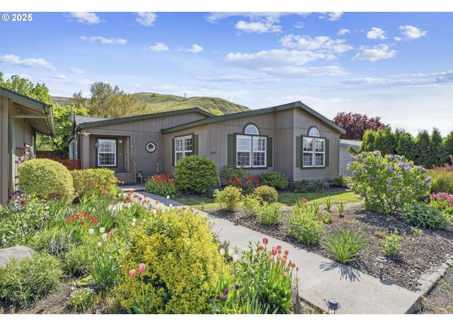 Property at 2410 E 18th St, The Dalles, OR 97058, 3 beds, 2 baths