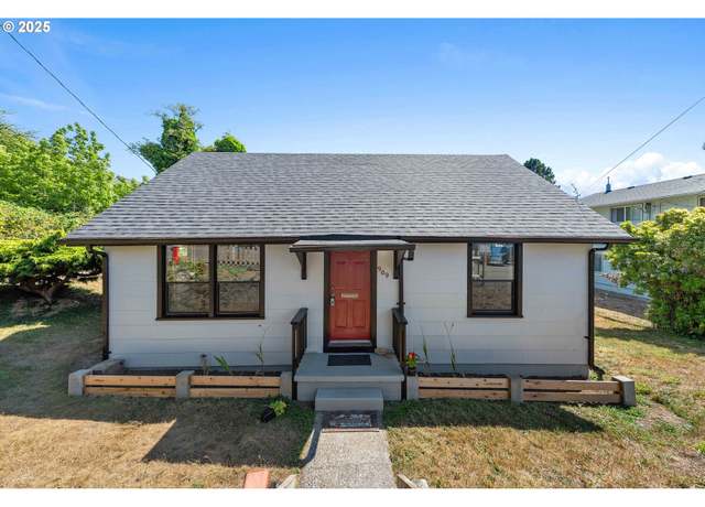 Property at 909 State St, North Bend, OR 97459, 3 beds, 1 bath