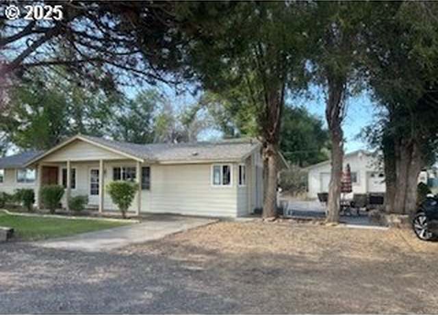 Property at 443 9th St, Metolius, OR 97741, 3 beds, 2 baths