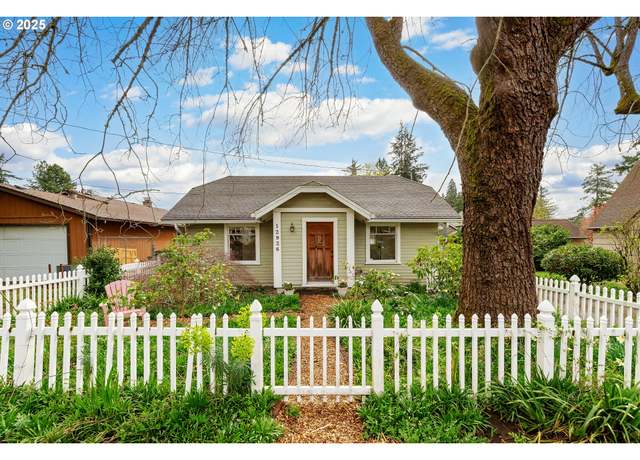 Property at 12926 SE 23rd Ave, Milwaukie, OR 97222, 2 beds, 1 bath