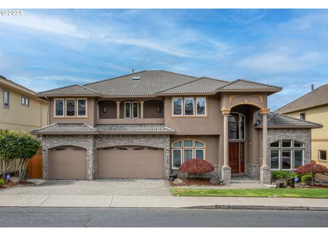 Property at 9365 SE Pennington Ct, Happy Valley, OR 97086, 5 beds, 4 baths