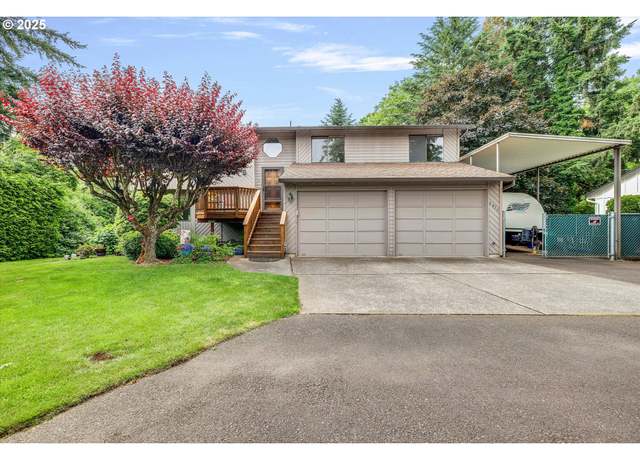 Property at 6820 SE 135th Ave, Portland, OR 97236, 4 beds, 3 baths