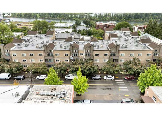 Property at 4320 S Corbett Ave #302, Portland, OR 97239, 2 beds, 2 baths