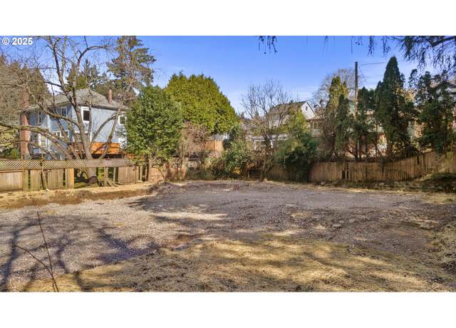 Property at 3735 SE Martins St, Portland, OR 97202