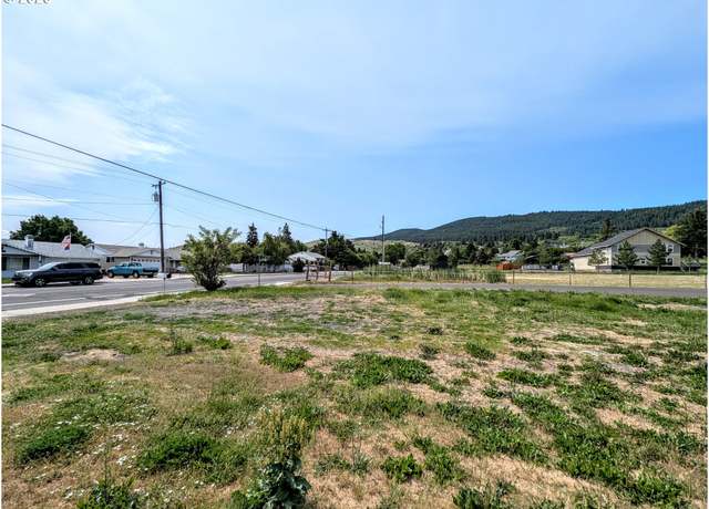 Property at 214 S 12th St, La Grande, OR 97850
