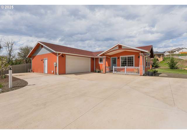 Property at 13130 Lookingglass Rd, Winston, OR 97496, 3 beds, 3 baths
