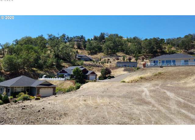 Property at 1996 NW Warewood Terrace Ct NW #15, Roseburg, OR 97471