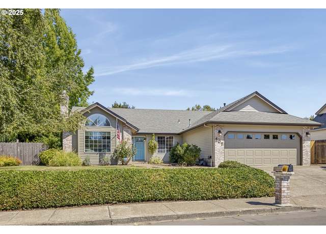 Property at 407 Mountainview Ct, Newberg, OR 97132, 3 beds, 2 baths