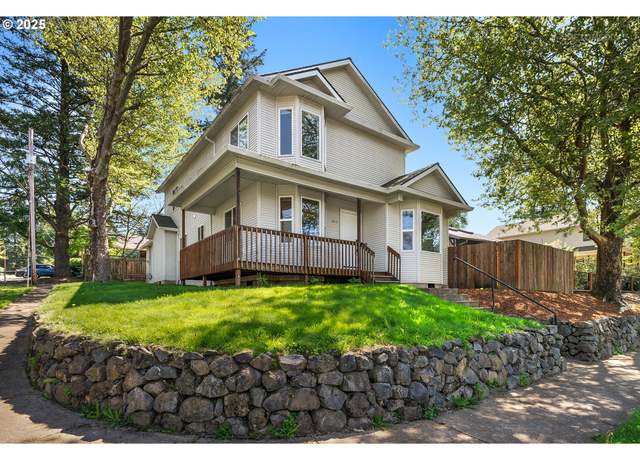 Property at 10040 SW 80th Ave, Portland, OR 97223, 4 beds, 2.5 baths