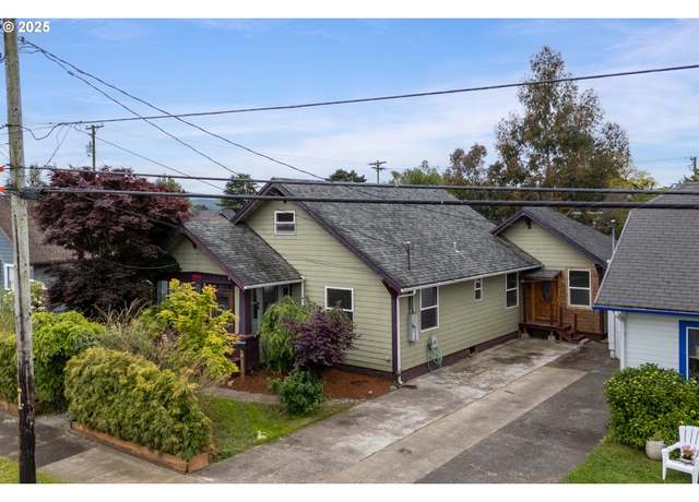 Property at 1006 Stillwell Ave, Tillamook, OR 97141, 3 beds, 1 bath