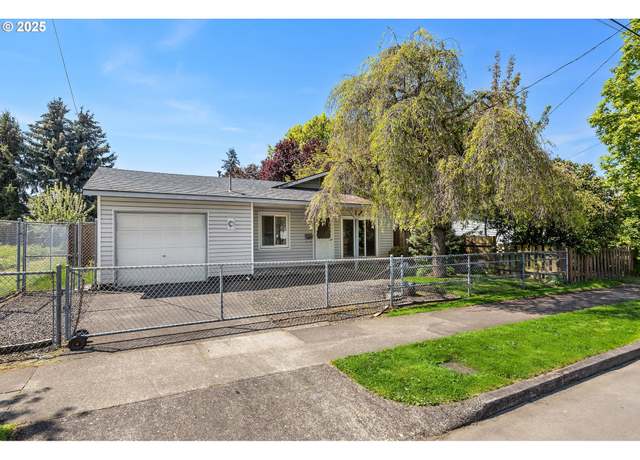 Property at 9312 N Leonard St, Portland, OR 97203, 2 beds, 1.5 baths