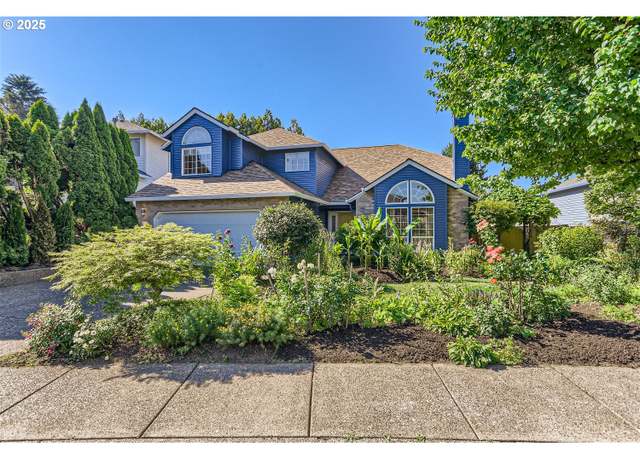 Property at 12064 SE Grand Vista Dr, Clackamas, OR 97015, 4 beds, 2.5 baths