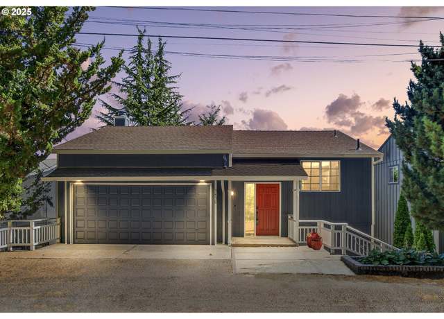 Property at 7450 SW 17th Dr, Portland, OR 97219, 4 beds, 2.5 baths