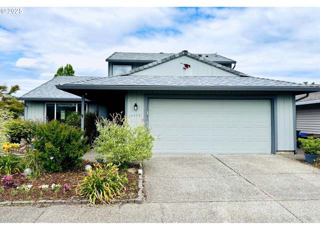 Property at 14873 NE Tillamook St, Portland, OR 97230, 3 beds, 2.5 baths