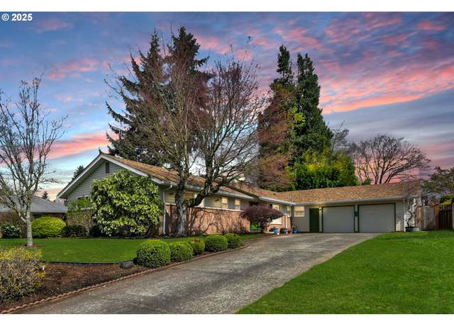Property at 471 Roan Dr, Eugene, OR 97401, 3 beds, 2.5 baths