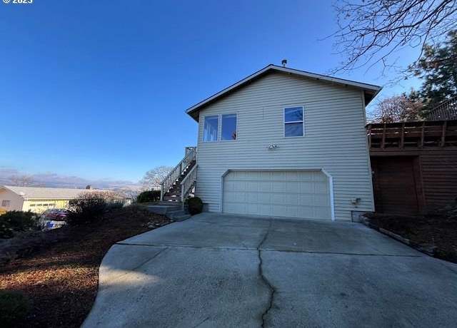 Property at 1810 E 16th St, The Dalles, OR 97058, 3 beds, 3 baths