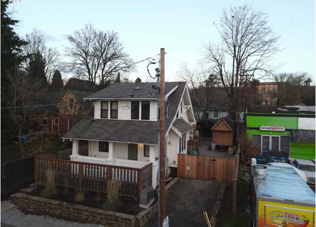 Property at 3324 SE 24th Ave, Portland, OR 97202, 7 beds, 2 baths