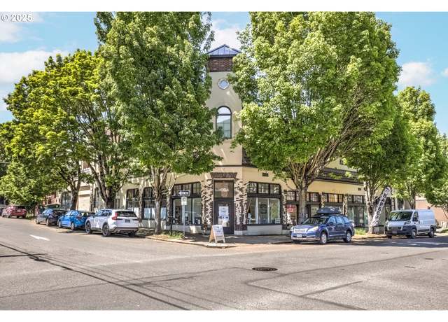 Property at 2611 NW Upshur St #203, Portland, OR 97210, 1 bed, 1.5 baths