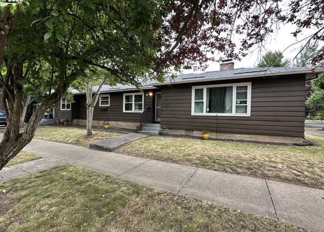 Property at 612 4th St, Woodburn, OR 97071, 3 beds, 2 baths
