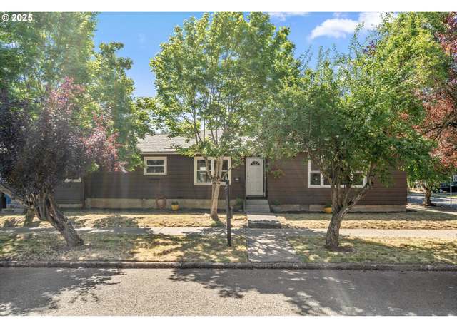Property at 612 4th St, Woodburn, OR 97071, 4 beds, 2 baths
