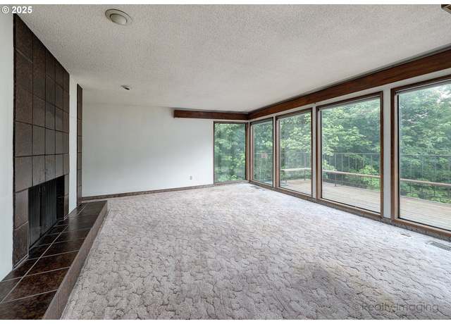 Property at 6902 SW 2nd Ave, Portland, OR 97219, 4 beds, 3 baths