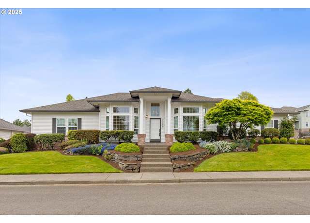 Property at 15489 SE Vista Sunrise Ct, Milwaukie, OR 97267, 3 beds, 2.5 baths