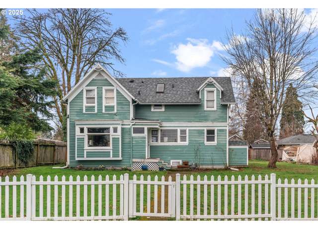 Property at 15745 SE Mckinley Ave, Clackamas, OR 97015, 3 beds, 2 baths