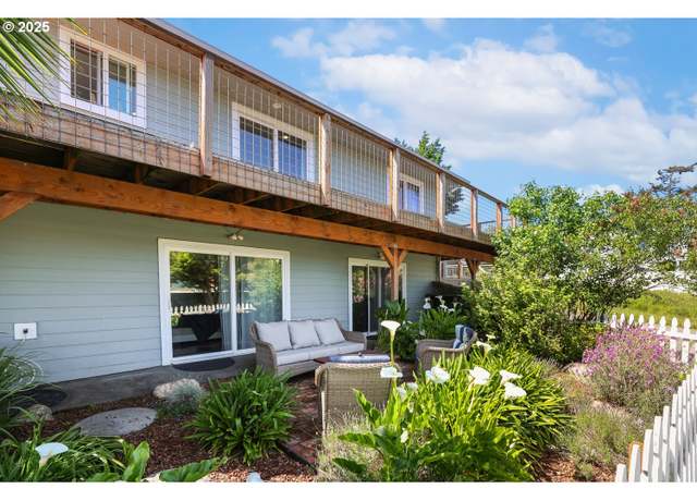 Property at 19 Otter Ter, Brookings, OR 97415, 5 beds, 2.5 baths